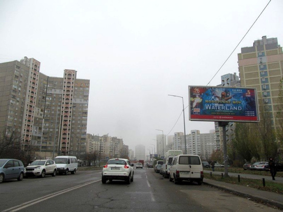 Фото рекламной плоскости по адресу Ул. Драгоманова, 6/1. КиевГорСтрой ЖК"Традиция", ЖК "Позняки-4а". В сторону ул. А. Ахматовой