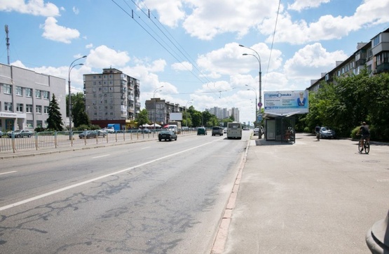 Фото рекламної площини за адресою Ул. Перова,11 на остановке. В сторону Броварского проспекта
