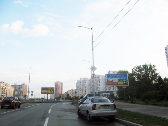 Фото рекламної площини за адресою Ул. Ревуцкого, 25. На кругу с ул. Тростянецкой, ул. Ахматовой