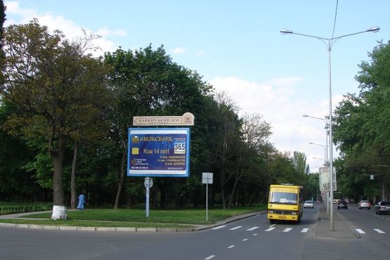 Фото рекламної площини за адресою пр-кт Гагарина , 12А