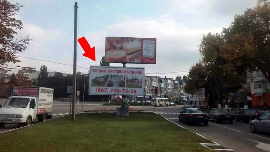 Фото рекламної площини за адресою вул. Київська - пр. Свободи з Києва (призма)