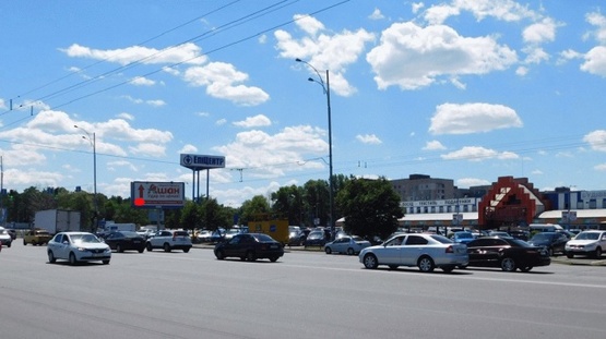 Фото рекламної площини за адресою Братиславская ул., возле ТЦ Эпицентр, в сторону рынка "Юность"