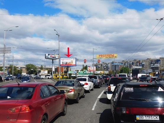 Фото рекламної площини за адресою Ленинградская пл., клумба, с пр-та Воссоединения, из центра