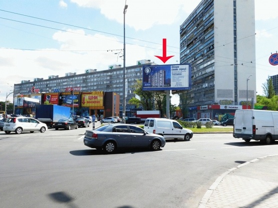 Фото рекламной плоскости по адресу Ленинградская пл., клумба, со стороны пр-та Ю.Гагарина, из центра