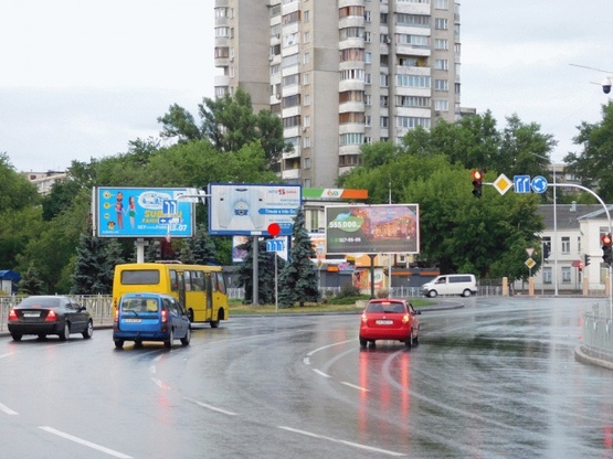 Фото рекламной плоскости по адресу Окипной Р. ул., возле ул.М.Расковой, от ст.м."Левобережная", клумба