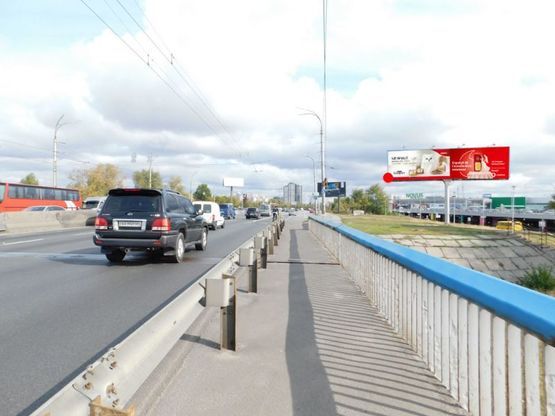 Фото рекламной плоскости по адресу Московский мост, в сторону левого берега, левая, из центра