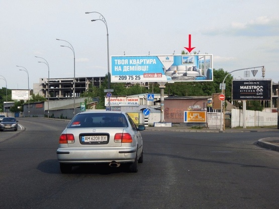 Фото рекламной плоскости по адресу Межигорская ул., выезд на Набережно-Луговую, правая, в центр