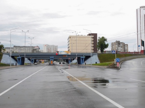 Фото рекламной плоскости по адресу Броварской пр-т, Сверстюка ул., путепровод Каховский, в центр