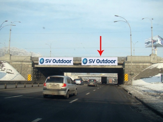 Фото рекламной плоскости по адресу Путепровод Наводницкий на пересечении Дружбы Народов  бул. и Набережном шоссе, в направлении центра (справа)