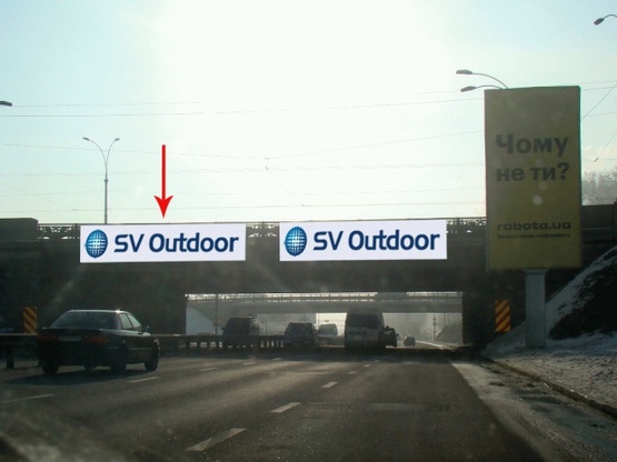 Фото рекламной плоскости по адресу Путепровод Наводницкий на пересечении Дружбы Народов  бул. и Набережном шоссе, в направлении Южного моста (слева)