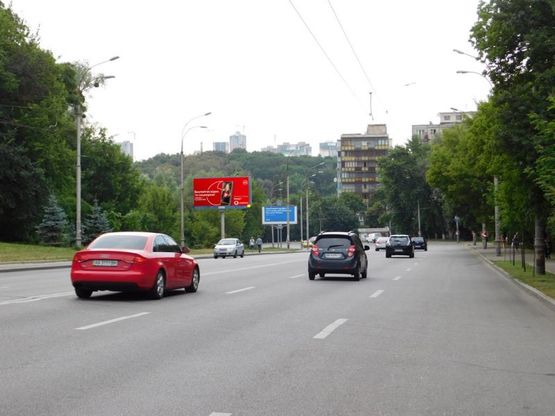 Фото рекламної площини за адресою Щусева Академика ул. 36 напротив