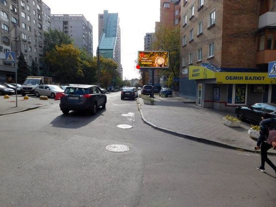 Фото рекламної площини за адресою Златоустовская ул. 51