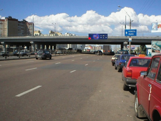 Фото рекламної площини за адресою Бажана пр-т/ Ревуцкого ул., ст.м."Харьковская", в центр