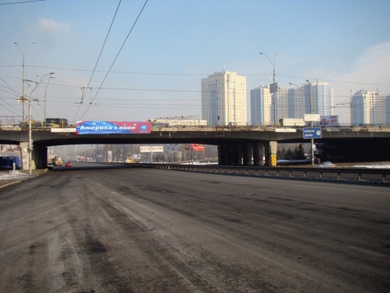 Фото рекламной плоскости по адресу Одесская  пл., Глушкова Академика пр-т, в центр