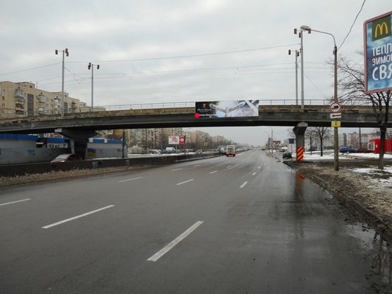 Фото рекламної площини за адресою Путепровод трамвайный через Ватутина пр-т на пересечении  Кибальчича ул. и Закревского, к центру (справа)