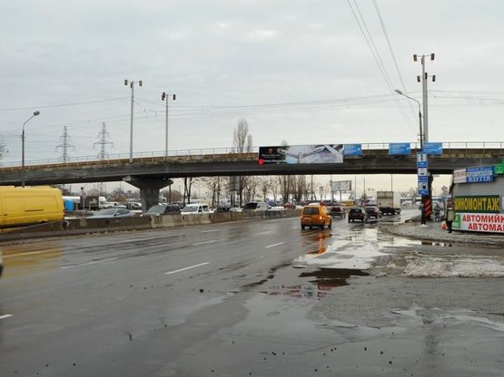 Фото рекламної площини за адресою Путепровод трамвайный через Ватутина пр-т на пересечении  Кибальчича ул. и Закревского, от центра (справа)