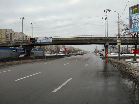 Фото рекламної площини за адресою Путепровод трамвайный через Ватутина пр-т на пересечении  Кибальчича ул. и Закревского, к центру (слева)