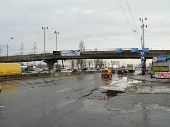 Фото рекламної площини за адресою Путепровод трамвайный через Ватутина пр-т на пересечении  Кибальчича ул. и Закревского, от центра (слева)