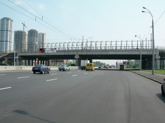 Фото рекламной плоскости по адресу Ватутина пр-т. / Бальзака О. ул., из центра