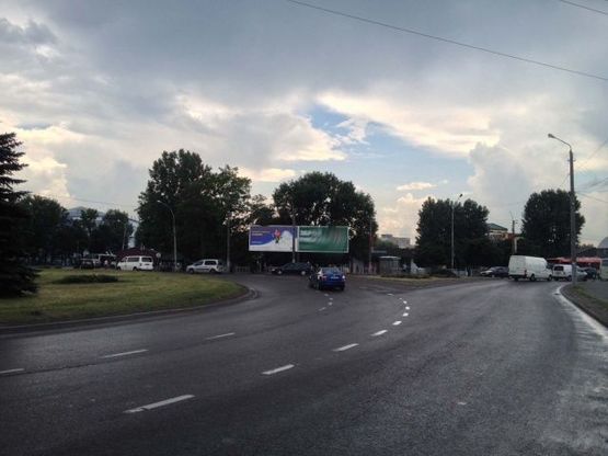 Фото рекламной плоскости по адресу Липинского ул. - Хмельницкого Б. ул. ("ЭПИЦЕНТР") (левый)