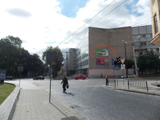 Фото рекламной плоскости по адресу пл. Св. Юра (бібліотека ЛДУ, верхній)
