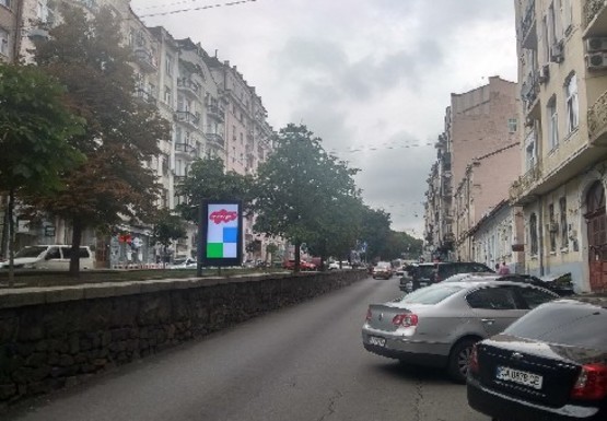 Фото рекламной плоскости по адресу Сеть из 25 адресов в центре Киева (10 сек. в 3-х мин. блоке) (UHDTV75-25 шт.)
