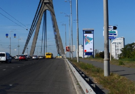 Фото рекламной плоскости по адресу Московский мост, в центр