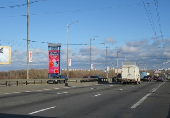 Фото рекламной плоскости по адресу Московский мост, из центра
