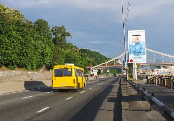 Фото рекламной плоскости по адресу Набережное шоссе, 300м до пешеходного Паркового моста