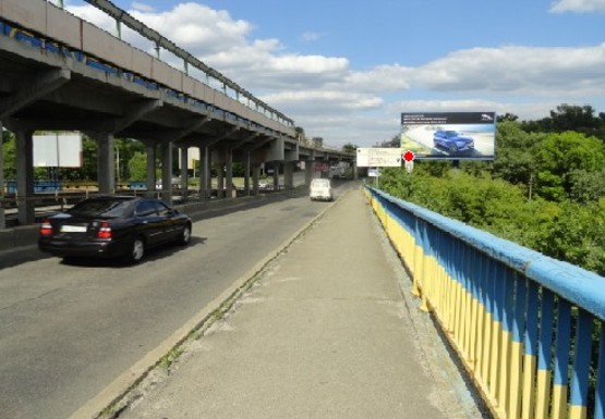 Фото рекламної площини за адресою Броварской пр. (мост Метро)