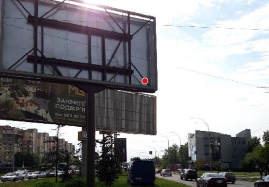 Фото рекламной плоскости по адресу Ватутина пр., 14а (на разделителе)