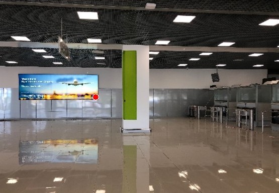 Фото рекламной плоскости по адресу Зал паспортного контроля, 2 этаж (Терминал А)