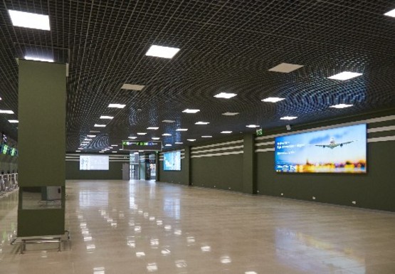 Фото рекламної площини за адресою Зал регистрации пассажиров,1 этаж (Терминал А)