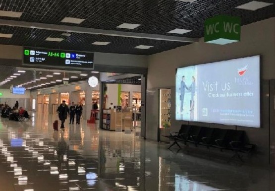 Фото рекламної площини за адресою Зал ожидания вылетов, 2 этаж (Терминал А)