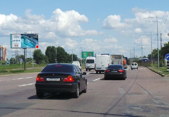 Фото рекламной плоскости по адресу Романа Шухевича пр., 22 (на разделителе)