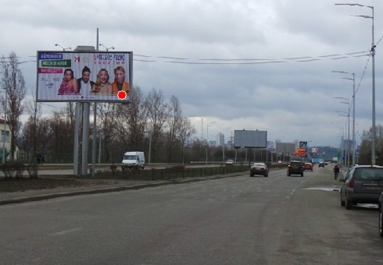 Фото рекламної площини за адресою Оболонский пр., 2а (на разделителе)