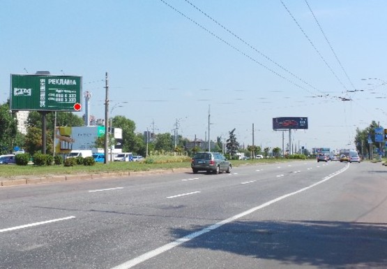 Фото рекламной плоскости по адресу Ватутина пр., 14а (на разделителе)