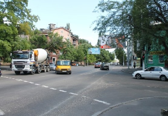 Фото рекламної площини за адресою Мясоедовская ул., 4 - Средняя ул., 1