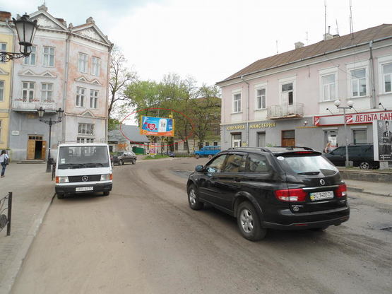 Фото рекламной плоскости по адресу Театральна-Мазепи (центральна площа)