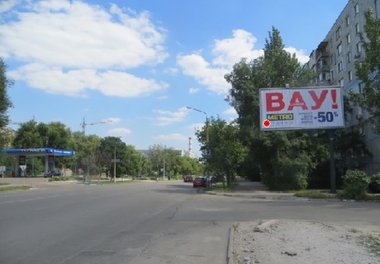 Фото рекламної площини за адресою Школьная ул., 32