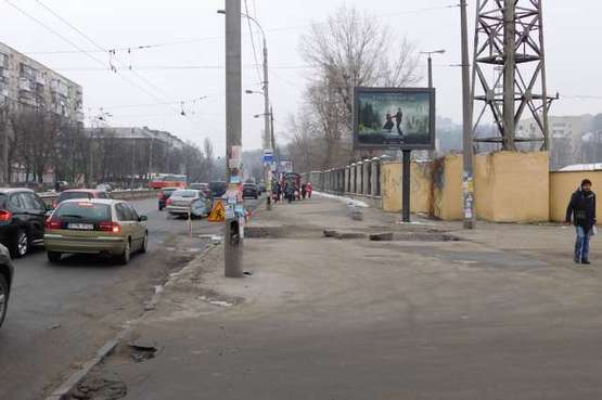 Фото рекламной плоскости по адресу Кирилівська вул., напроти буд.126