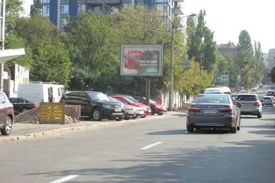 Фото рекламної площини за адресою Джона Маккейна вул., 5