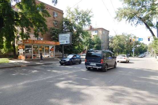 Фото рекламной плоскости по адресу Деревлянська вул. (Якіра вул.), 12/42, навпроти