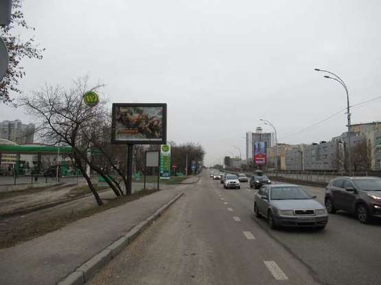 Фото рекламной плоскости по адресу Броварський просп., буд. 11 виїзд з заправки "WOG"