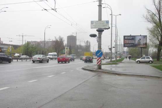 Фото рекламной плоскости по адресу Академіка Глушкова просп., 10, навпроти (в направл. Голосеевского просп.)