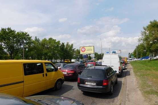 Фото рекламної площини за адресою Богатирська вул., розподілювач - Полярна вул., розподілювач (в напр. Вишгорода)