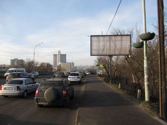 Фото рекламної площини за адресою Броварський просп., 100 м. до з'їзду на Луначарського