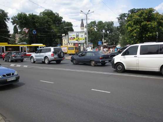 Фото рекламної площини за адресою Привокзальна пл., 1Б - Італійський бульв. (2,23х3,06)