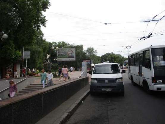 Фото рекламной плоскости по адресу Привокзальна пл., 3 (2,23х3,06)
