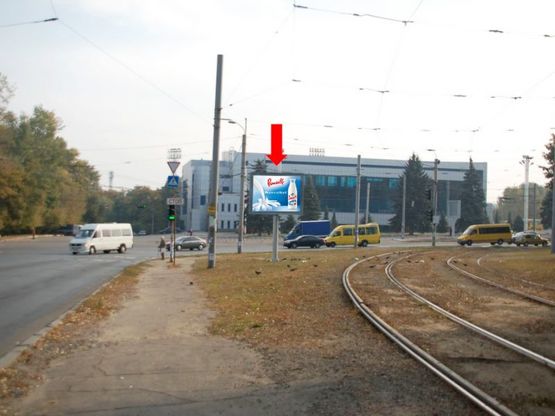 Фото рекламної площини за адресою Криворожская ул. / Макарова ул., стадион "Метеор"